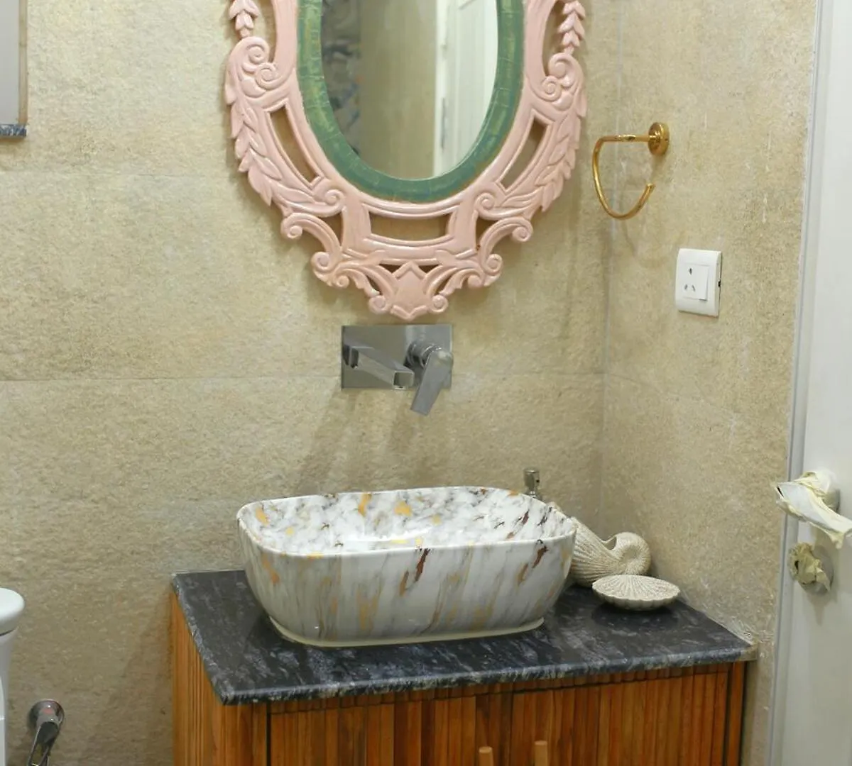 Stylish 1BHK, Dwarka I Yashobhoomi I Delhi Airport Apartment New Delhi